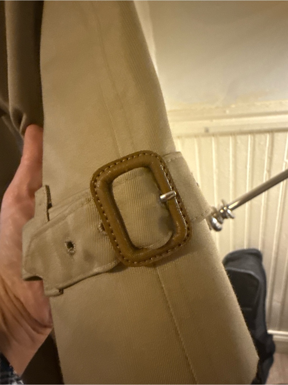 Burberry Beige Trench Coat with Classic Check Lining - Picture 12 of 12